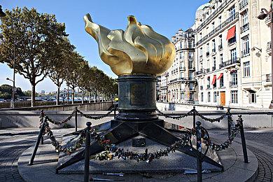 每日电讯报：新版詹姆斯邦德小说删除种族主义内容